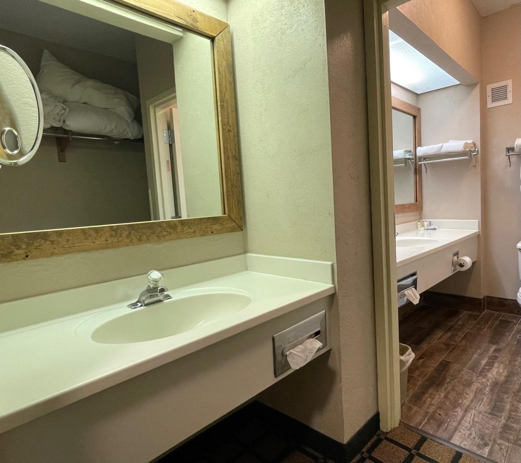 Baymont By Wyndham West Plains Hotel Ngoại thất bức ảnh